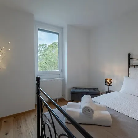 Tamliving 2br Center 3 Bridges Great View Kitchen *